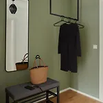 Matt ' Modernes 2-zimmer-apartment Mit Balkon *